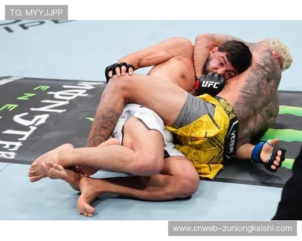 雅各布·维克拉茨第三回合断头台降服穆因·加富罗夫获最佳表现花红 雅各布·维克拉茨第三回合断头台降服穆因·加富罗夫获最佳表现花红